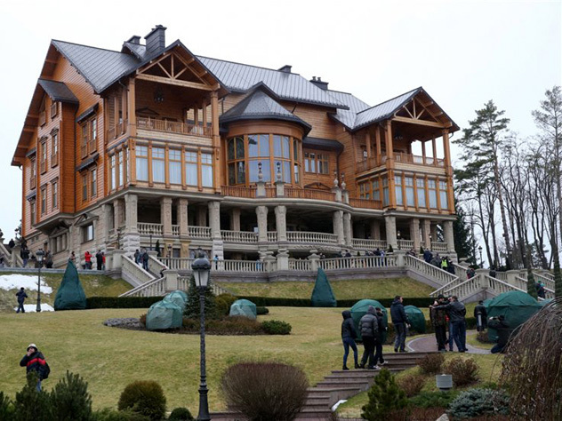 Любимую резиденцию Януковича превратят в резервацию национал-патриотического воспитания