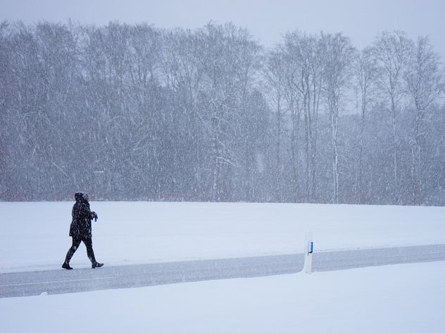 Атмосферный фронт принес в Москву снегопад и метель