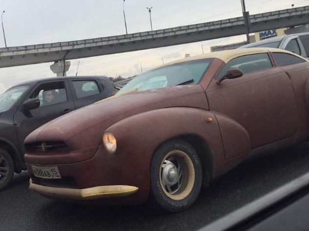 Автомобиль с обтянутым кожей кузовом появился в Москве