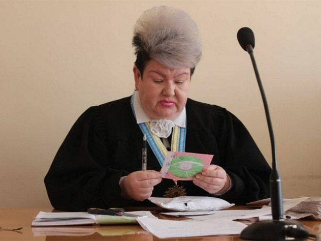 Украинская судья с «адским» макияжем стала интернет-звездой