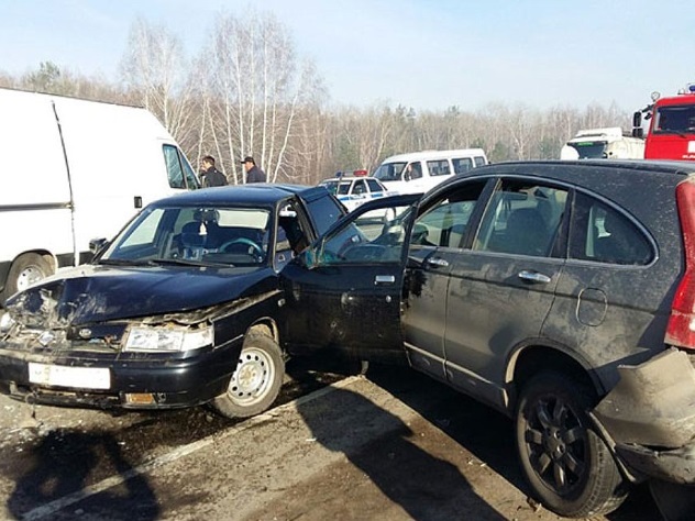 В аварии с 14 автомобилями в Омской области пострадали семь человек