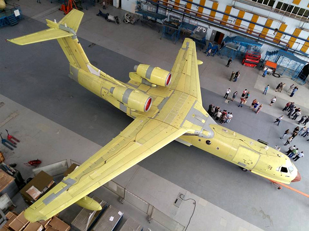 В России выкатили первый серийный самолёт-амфибию