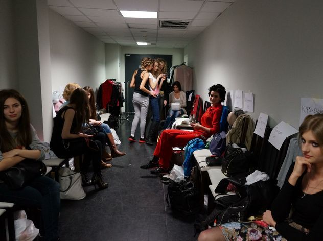 Участницы конкурса Мисс Москва подрались на сцене из-за мужчины