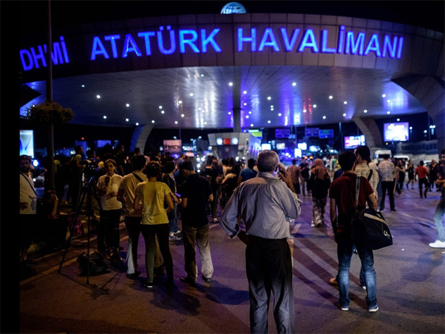 Как русские в аэропорту Стамбула турецкий путч отметили