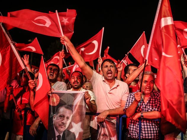 Власти Турции приняли решение на три месяца ввести в государстве режим ЧП