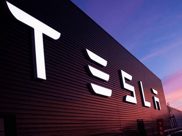 Tesla замахнулась на электрогрузовик и электроавтобус к 2017 году