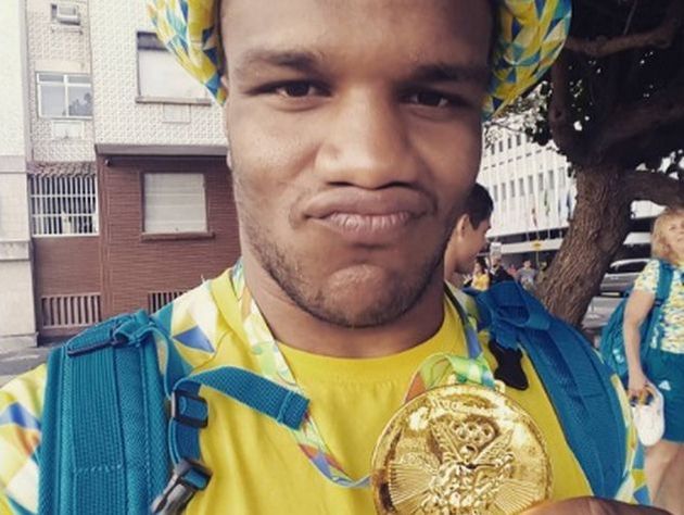 Украинский борец у которого россиянин'украл золото купил себе медаль