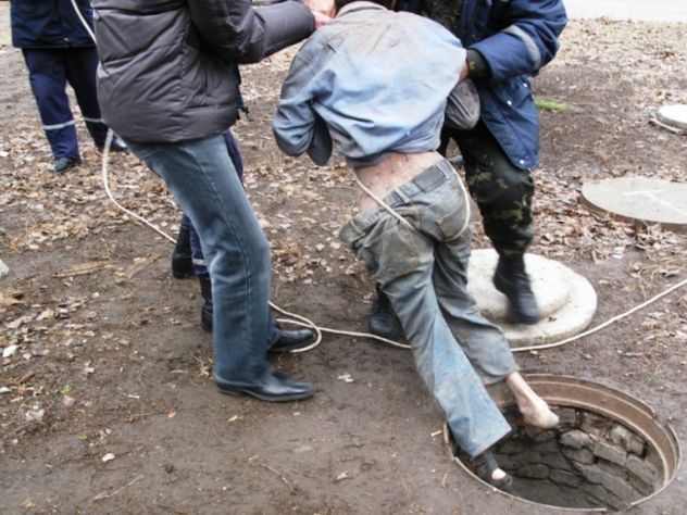 Трое мужчин погибли в септической яме в Ольховском районе