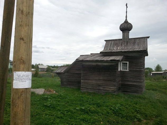 Жительница села покрыла часовню XVIII века сайдингом