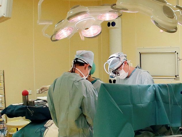 Москвич ослеп после операции по введению подкожного жира