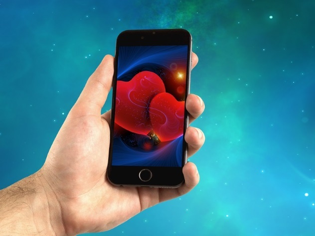Ученые узнали, почему люди влюбляются в свои мобильные телефоны