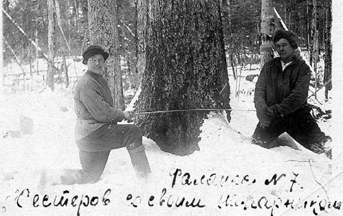 В лагерях тоже были свои передовики, о которых писали газеты (фото rutracker.ru)