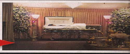 Снимки были сделаны в погребальном зале Whigham в родном городе певицы Ньюарке.