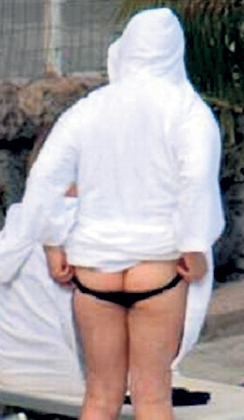 ...переодеваться на пляже, а в банях - общие парилки для мужчин и женщин