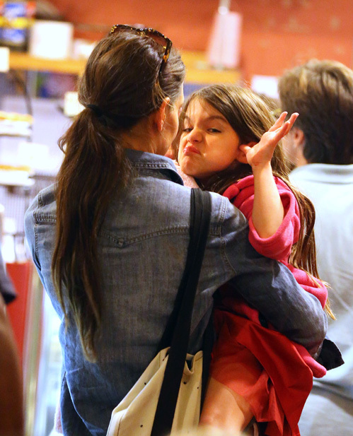 Кэти ХОЛМС с дочкой Сури