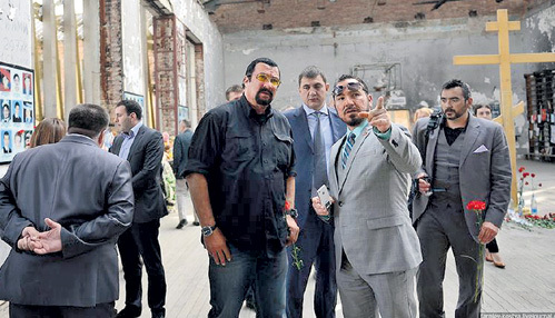 Потрясённые члены американской делегации осмотрели развалины школы №1