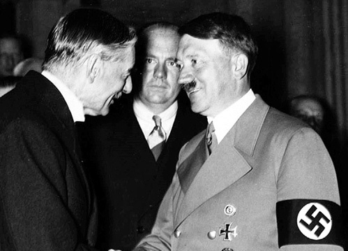 Заигрывания английского премьер-министра Невилла ЧЕМБЕРЛЕНА с ГИТЛЕРОМ в результате привели ко Второй мировой войне