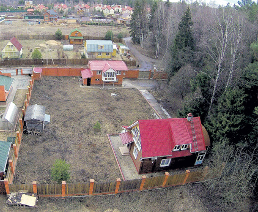 Любимый актёр ищет опытного ландшафтного дизайнера, который превратит его голый участок в цветущий сад