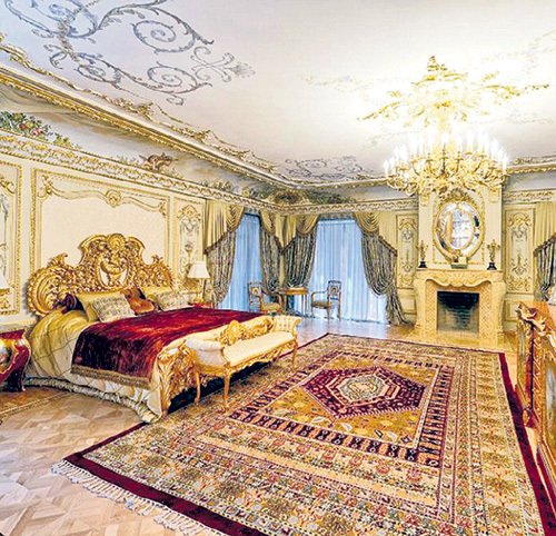 Интерьеры многих домов на Рублёвке стали примером показной роскоши и дурного вкуса