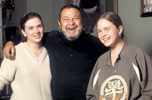Юлиан СЕМЁНОВ души не чаял в дочерях - Дарье (слева) и Ольге