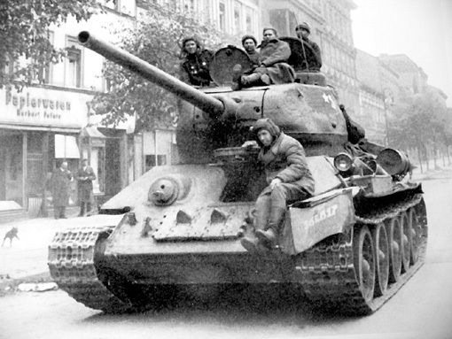 Танк Т-34 в Берлине в мае 1945 года
