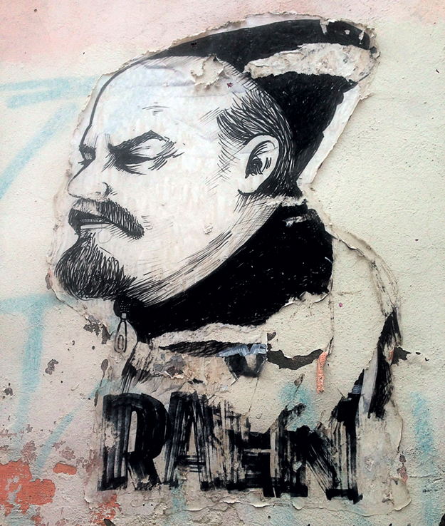 Гопническое граффити «Ленин на раёне» - самое популярное в городе. Оно объединяет в себе великое прошлое и печальное настоящее