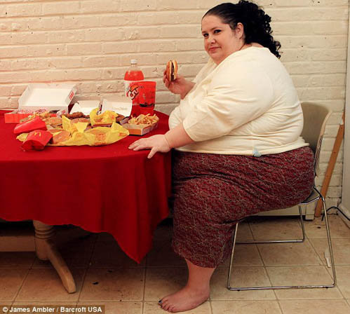 Донна ежедневно потребляет 12 000 калорий, чтобы стать <br />самой толстой женщиной в мире. Фото Daily Mail