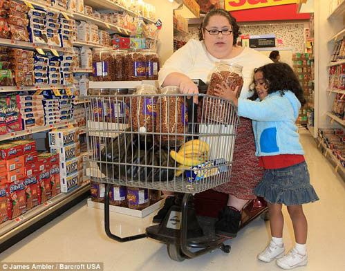 Каждую неделю Донна тратит на еду 750 долларов. Фото Daily<br /> Mail