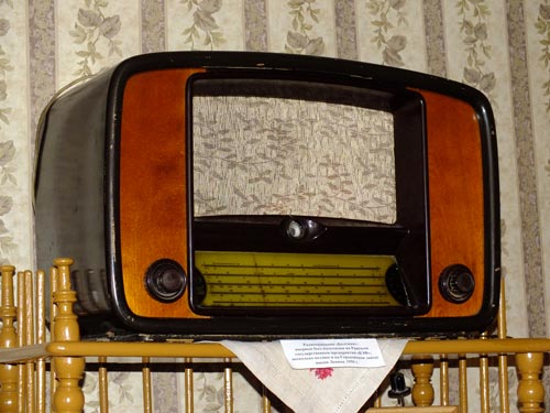 Радиоприёмник 1950-х годов. Источник: wikipedia.org 