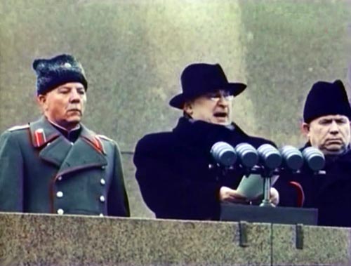 6 Выступление Лаврентия Берии. Справа – его главный враг, будущий генсек ЦК КПСС Никита Хрущев