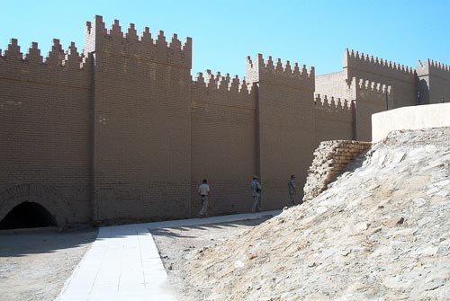 Стены Вавилона после реконструкции. Фото Radomil. Фото: wikimedia.org