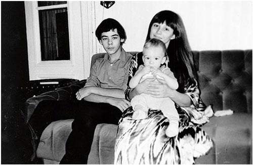 С сыновьями: 13-летним Васей и годовалым Сашей, 1986 г. Фото: kino-teatr.com