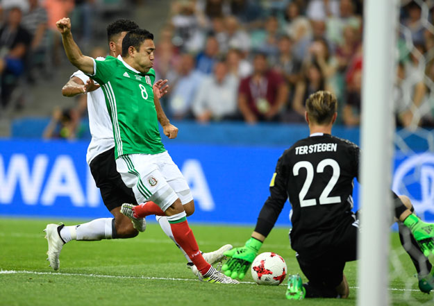 До матча с немцами сборная Мексики не уходила с поля без забитого мяча целых 11 матчей, и как мы видим, даже в такой сложной игре, мексиканцы свой гол все равно забили. (Фото: globallookpress.com)