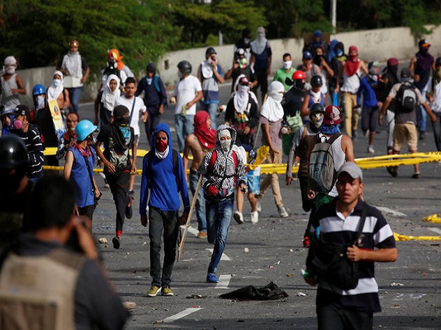 Во время протестов в Венесуэле погибла учительница физкультуры