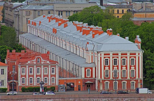 Одно из зданий СПБГУ. wikimedia
