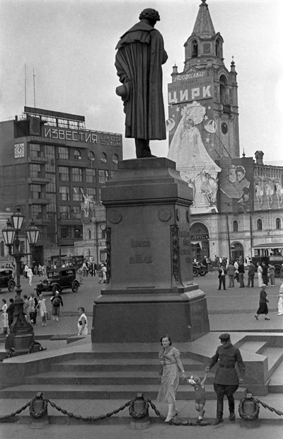 Памятник Пушкину в Москве в 1938 году