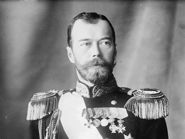 Феминистки осквернили менструальной кровью портрет Николая II‍