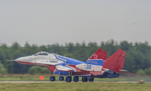 Взлёт пары МиГ-29 пилотажной группы Стрижи. Фото: Кирилл Ломакин