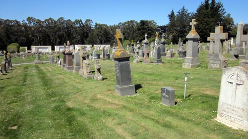 Одно из современных кладбищ Колмы. wikimedia