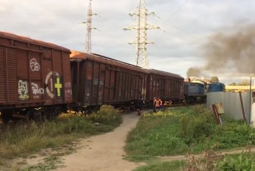 Вагоны груженного «айфонами» поезда сошли с рельсов в Чехове