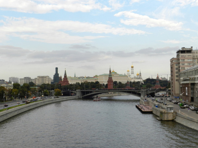 Спасатели вытащили из Москвы-реки тонущего подростка