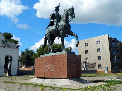 Памятник Надежде Дуровой в городе Елабуга. Тара-Амингу / wikipedia