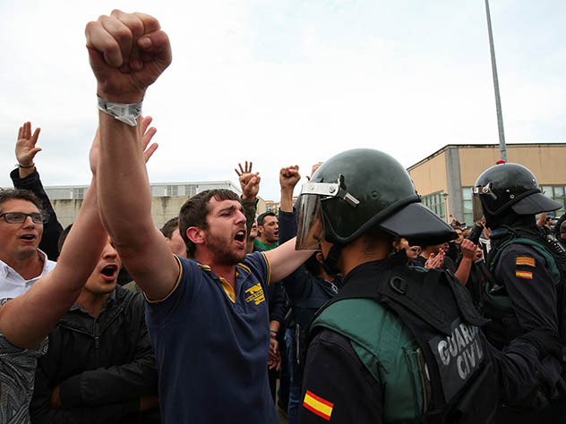 В Каталонии число пострадавших в столкновениях с полицией достигло 38 человек