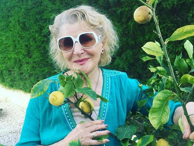 Восьмидесятилетняя Светлана Дружинина поразила снимком в купальнике