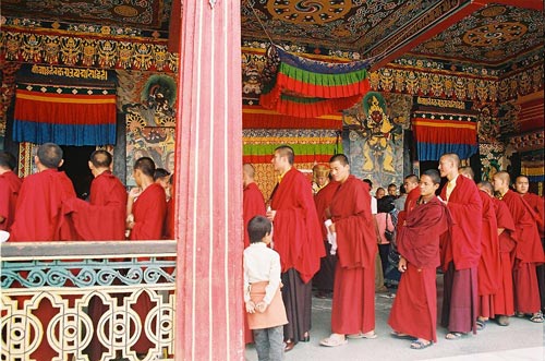 Тибетские монахи. Amar / wikimedia