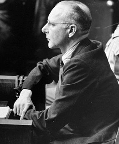 Виктор Брак на Нюрнбергском процессе по делу врачей. wikipedia