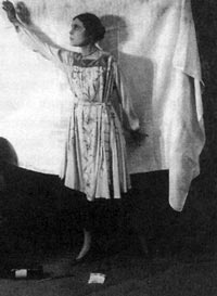 Лиля Брик на съемках фильма «Закованная фольгой», 1918 год. wikimedia