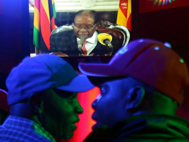 Президент Зимбабве заявил об отставке и передумал