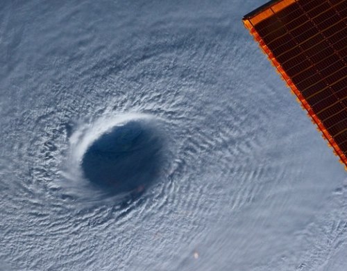 Гигантский тайфун Майсак, который бушевал в Тихом океане в 2015 году

Фото: *instagram.com