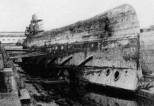 Линейный корабль «Императрица Мария» после постановки в док и откачки воды, 1919 год. Фото: Wikimedia.org